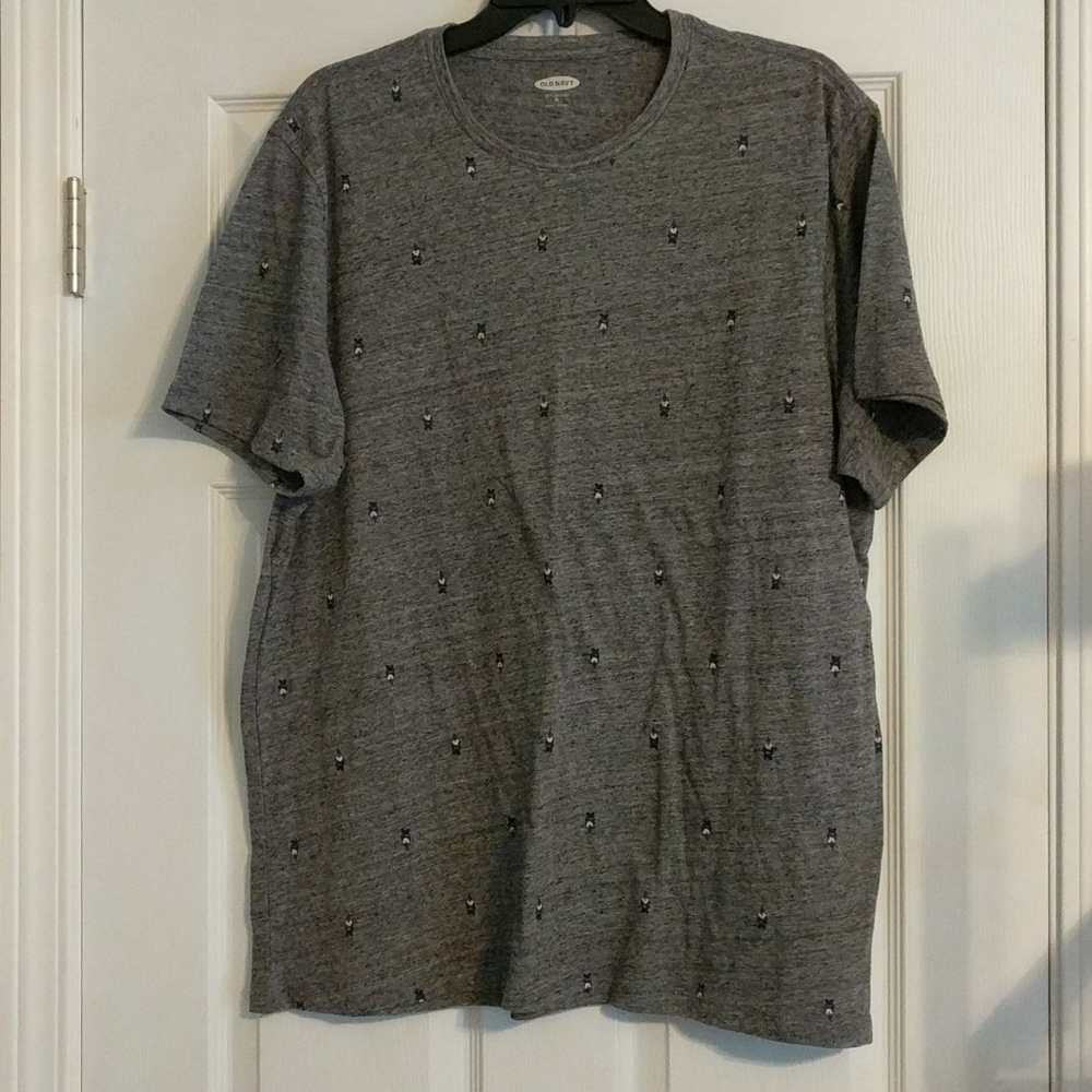 Old Navy heather gray t with gnome print
